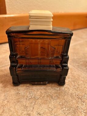 Avon Amber Glass Piano w/Original Cologne “Tai Winds” 1970’s era.